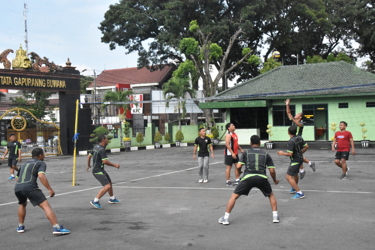 Jumat Sehat, Prajurit Korem 073/Makutarama Laksanakan Olahraga Umum